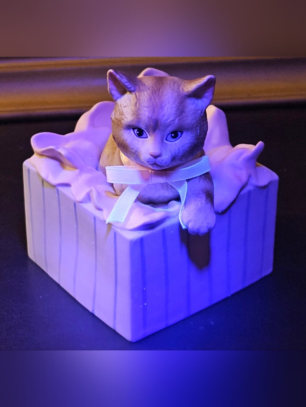 Vintage 1985 Schmid Musical Collectibles Gordon Fraser Ceramic Music Box Cat